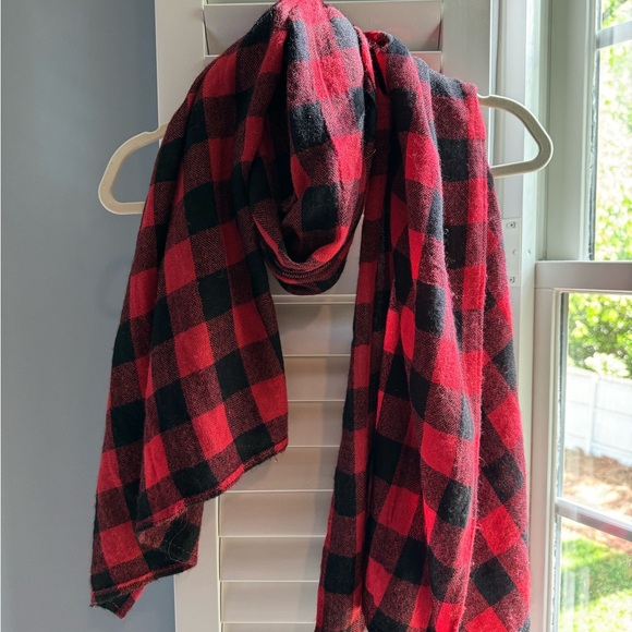 Red and black Buffalo check scarf - Picture 3 of 3